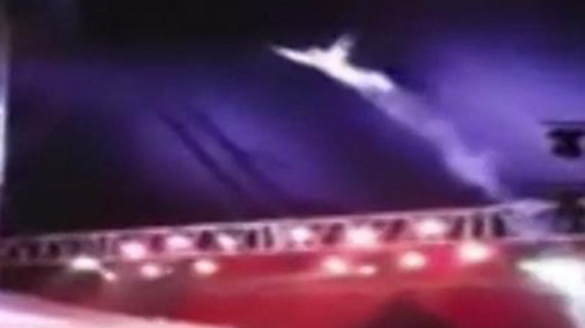 Τρομακτικό ατύχημα σε τσίρκο: Ο «άνθρωπος-οβίδα» κατέληξε πάνω στους θεατές – ΒΙΝΤΕΟ