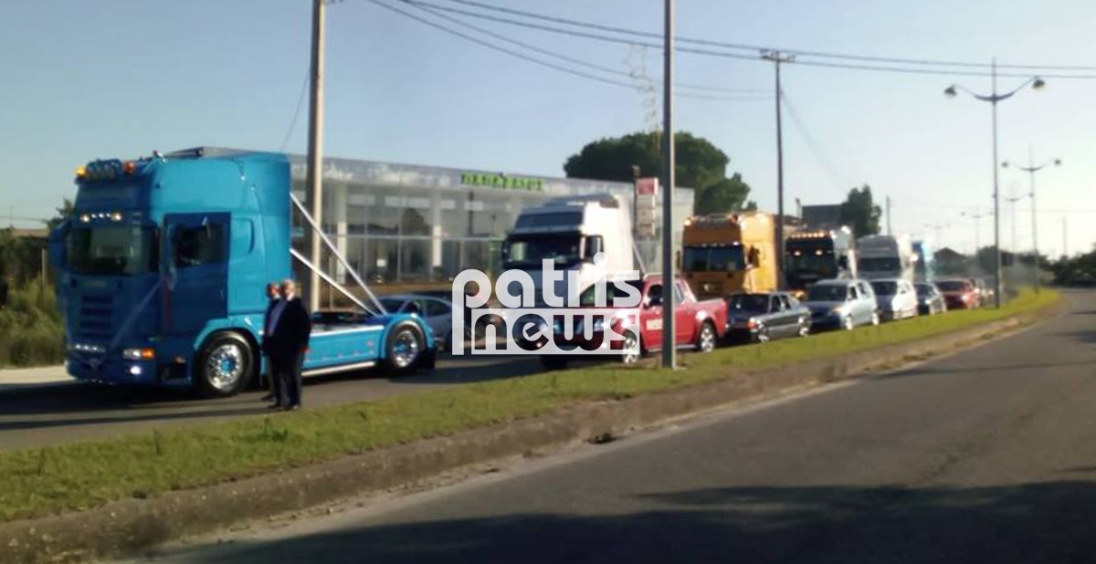 Αμαλιάδα -Γαμπρός πήγε στην εκκλησία με νταλίκες – ΒΙΝΤΕΟ – ΦΩΤΟ