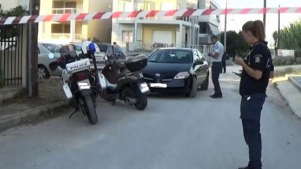 Συνεχίζεται το θρίλερ στην Πάτρα – Παραμένει ταμπουρωμένος ο 62χρονος που απειλεί να αυτοκτονήσει – Σε εξέλιξη οι διαπραγματεύσεις με την Αστυνομία