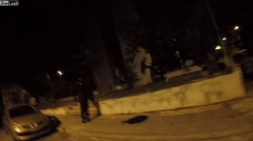 Επίθεση του Ρουβίκωνα στη ΔΟΥ Ψυχικού – Έσπασαν τις τζαμαρίες με βαριοπούλες και σφυριά – ΒΙΝΤΕΟ