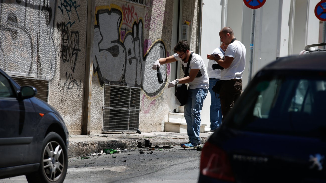 Επίθεση με πέτρες και μολότοφ έξω από το σπίτι του Φλαμπουράρη για δεύτερη συνεχόμενη νύχτα