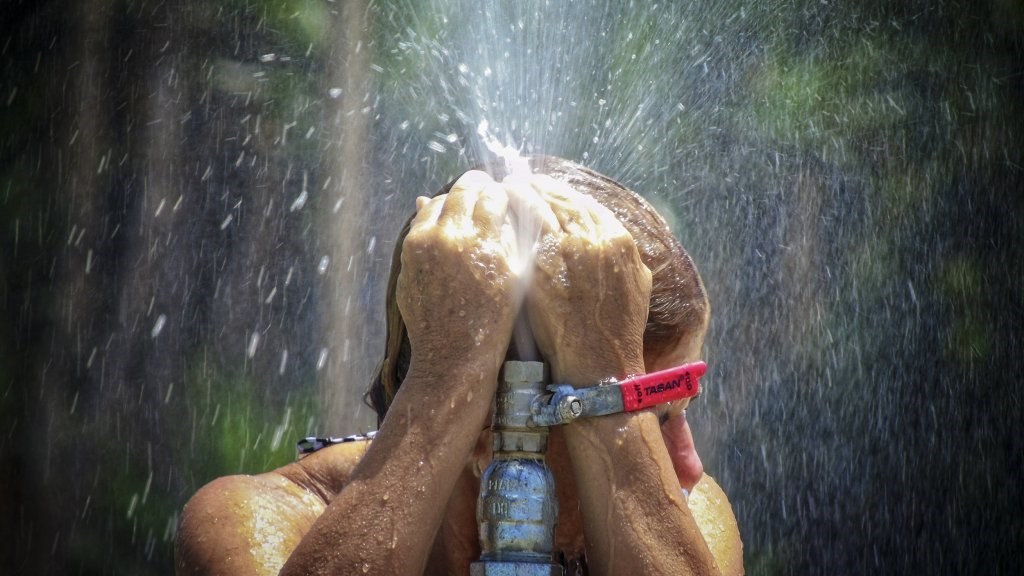 “Καμίνι” η χώρα – Πώς να προστατευτείτε από τον καύσωνα