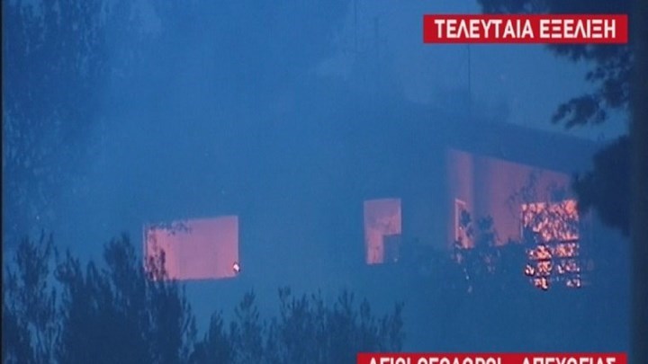 Κόλαση φωτιάς στην Κινέτα – Κάηκαν σπίτια – ΦΩΤΟ – ΒΙΝΤΕΟ