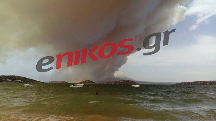 Ο καπνός από την πυρκαγιά στην Κινέτα όπως φαίνεται από τη Σαλαμίνα – ΦΩΤΟ αναγνώστη – ΤΩΡΑ