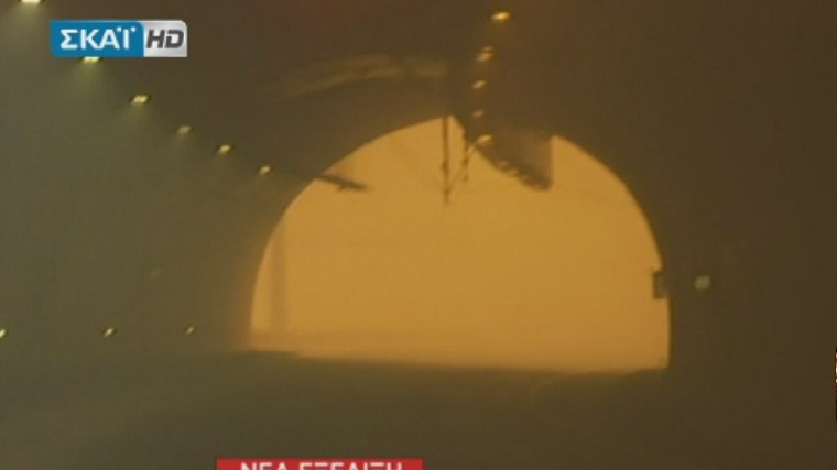 Σκηνικό Αποκάλυψης στην Κινέτα – Σοκάρουν οι εικόνες από τούνελ της Εθνικής Οδού – ΒΙΝΤΕΟ