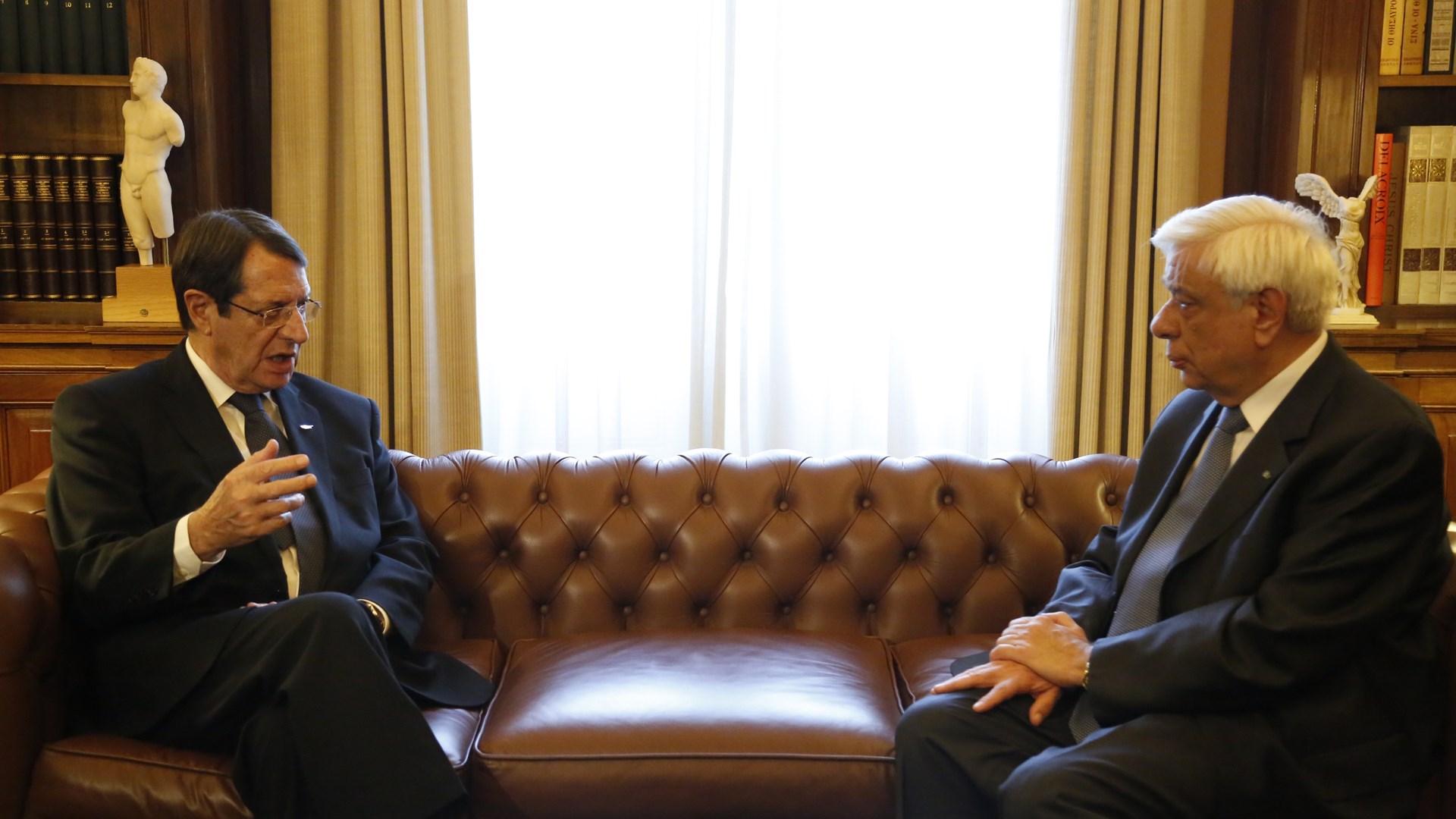 Η Κύπρος θέτει στη διάθεση της Ελλάδας πυροσβεστικά μέσα – Επικοινωνία Παυλόπουλου – Αναστασιάδη