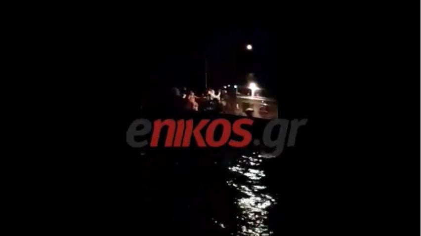 Συγκλονιστικές εικόνες από τη διάσωση εγκλωβισμένων ατόμων στο λιμάνι της Ραφήνας – ΒΙΝΤΕΟ αναγνώστη