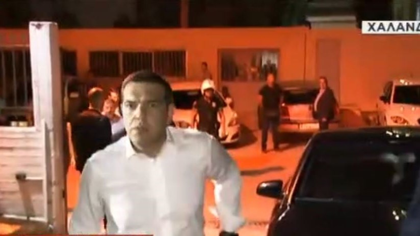 Αποχώρησε από το Κέντρο Επιχειρήσεων της Πυροσβεστικής ο Αλέξης Τσίπρας