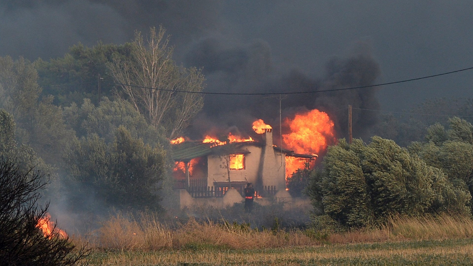 Σε ποια σημεία συγκεντρώνονται είδη πρώτης ανάγκης για τους πληγέντες της Αττικής