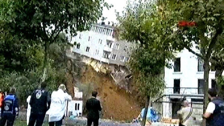 Κατέρρευσε τετραώροφο κτήριο στην Κωνσταντινούπολη – ΦΩΤΟ