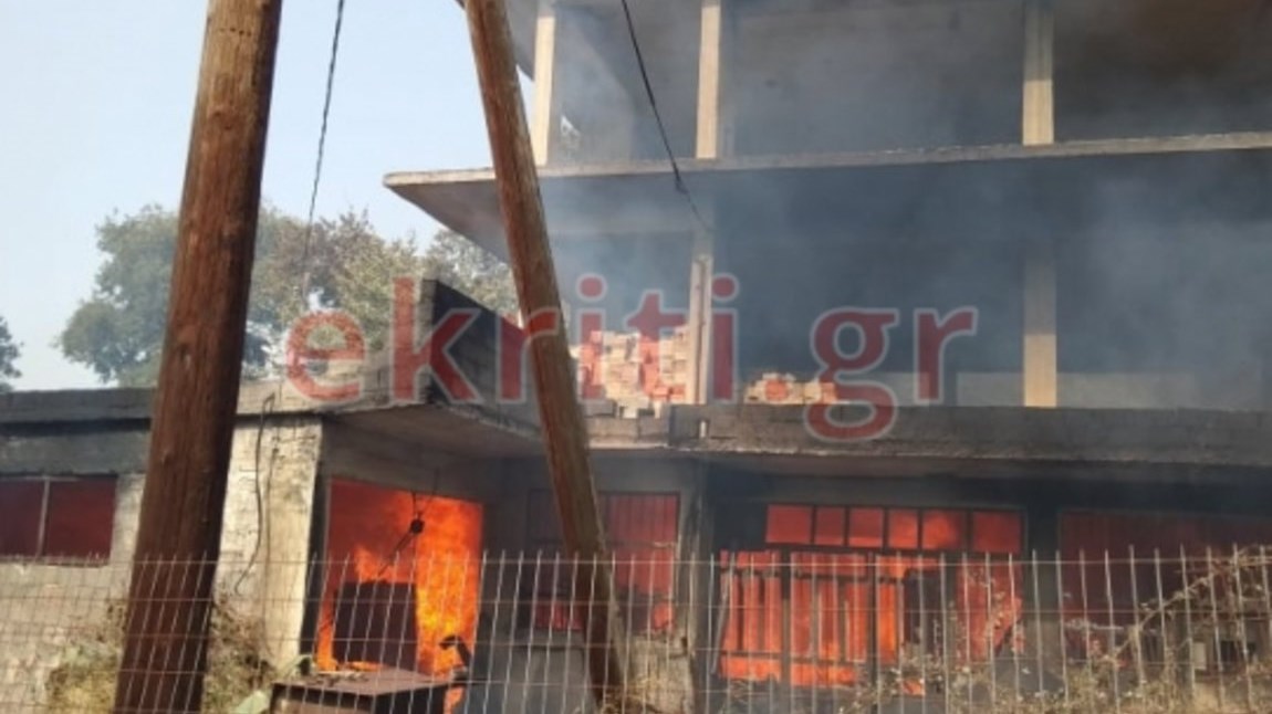 Έρευνες της Πυροσβεστικής για τα αίτια των πυρκαγιών σε Κακόπετρο και Βρύσες