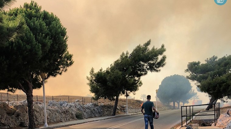 Οι πρώτες εικόνες από τη φωτιά στη Ρόδο – ΦΩΤΟ