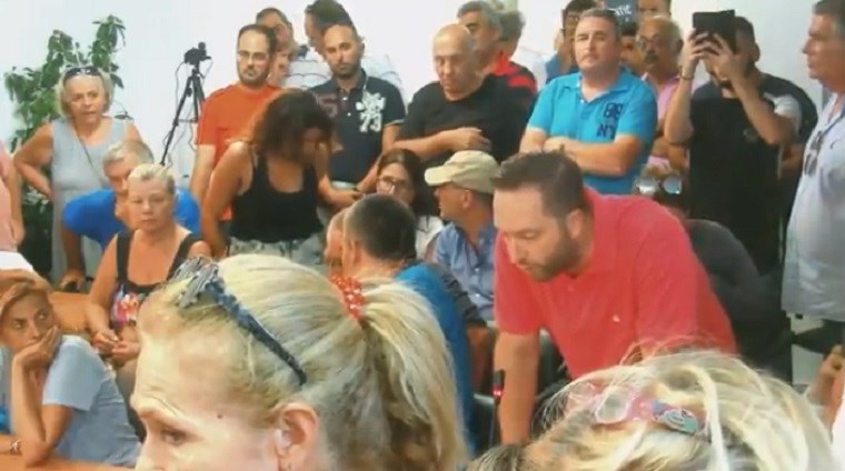 Οργή κατά Ψινάκη στο δημοτικό συμβούλιο του δήμου Μαραθώνα – ΒΙΝΤΕΟ