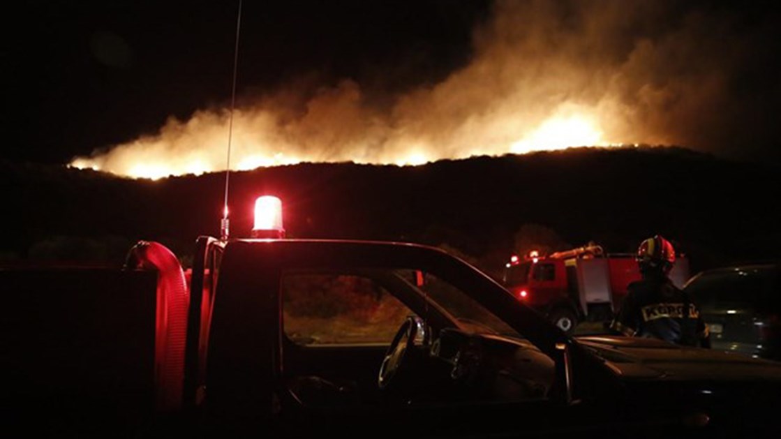 Πυρκαγιά στην Νέα Μάκρη – ΤΩΡΑ