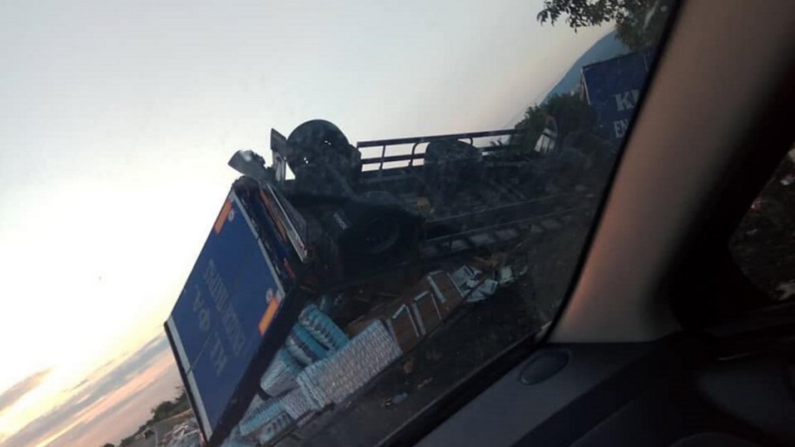 Ανατροπή νταλίκας στην Εγνατία Οδό