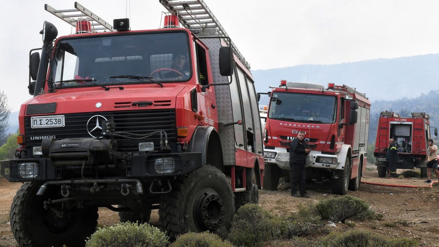 Σε ύφεση οι πυρκαγιές στα μέτωπα της Κινέτας και της Καλλιτεχνούπολης