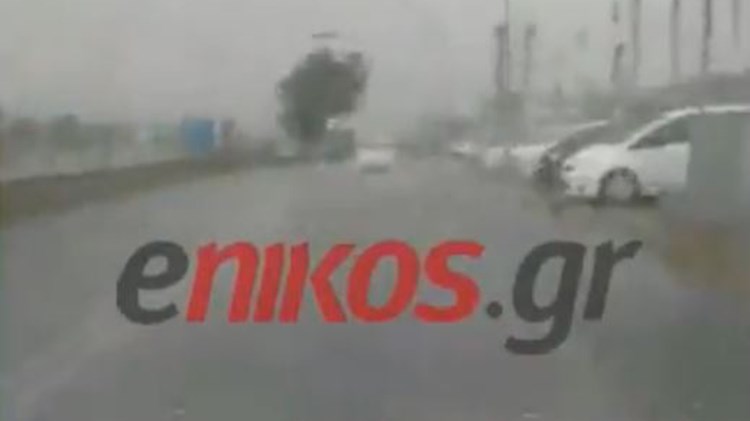 Άνοιξαν οι ουρανοί στον Άγιο Στέφανο – ΒΙΝΤΕΟ αναγνώστη – ΤΩΡΑ