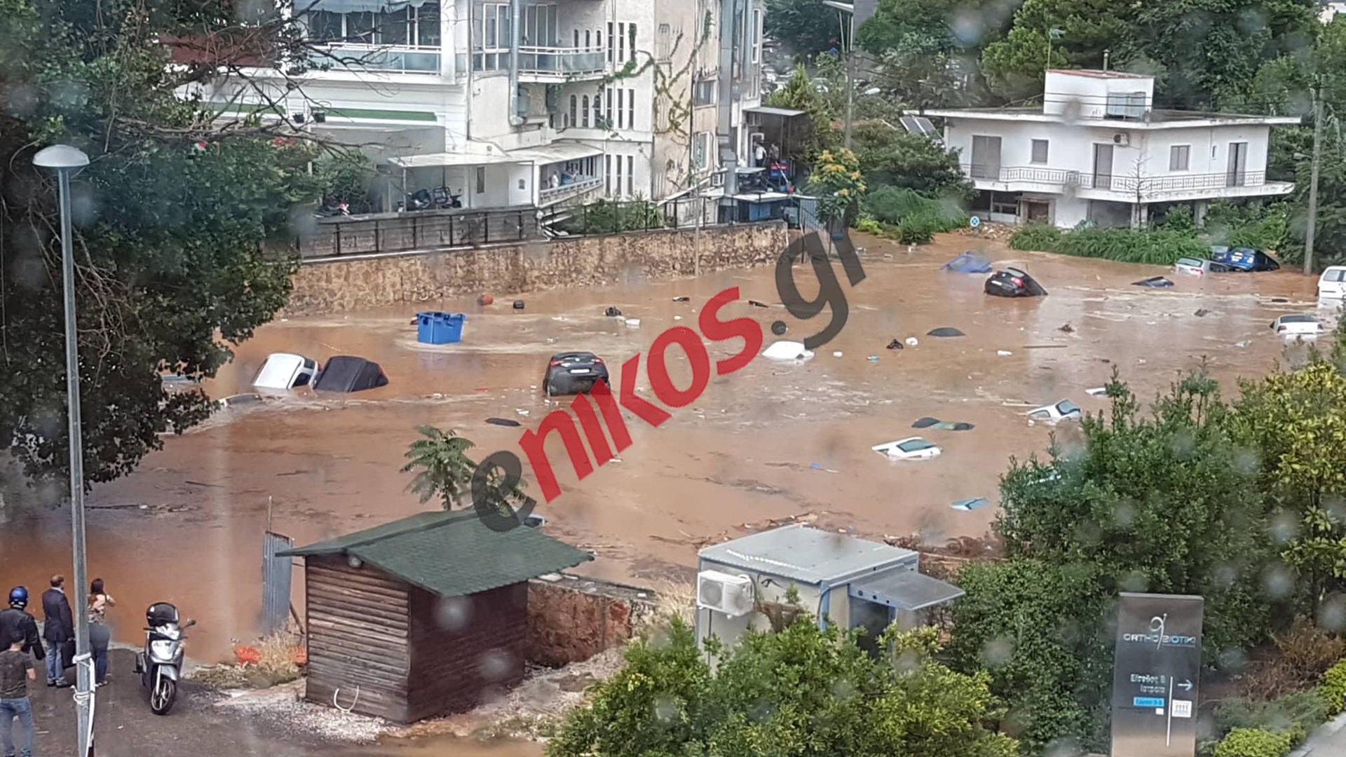 Σφοδρή καταιγίδα “έπνιξε” την Αττική – Βούλιαξαν αυτοκίνητα σε υπαίθριο πάρκινγκ στο Μαρούσι – ΦΩΤΟ – ΒΙΝΤΕΟ