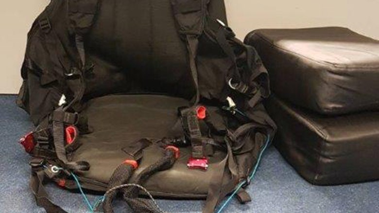 Έφερε κοκαΐνη από τη Βραζιλία κρυμμένη σε… αλεξίπτωτο αλλά δεν υπολόγισε τον έλεγχο στο “Ελευθέριος Βενιζέλος”- ΦΩΤΟ