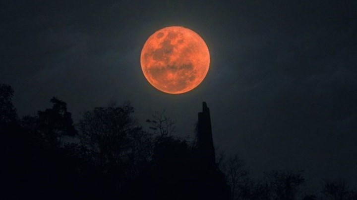 “Ματωμένο Φεγγάρι”- Σήμερα η μεγαλύτερη έκλειψη Σελήνης του 21ου αιώνα