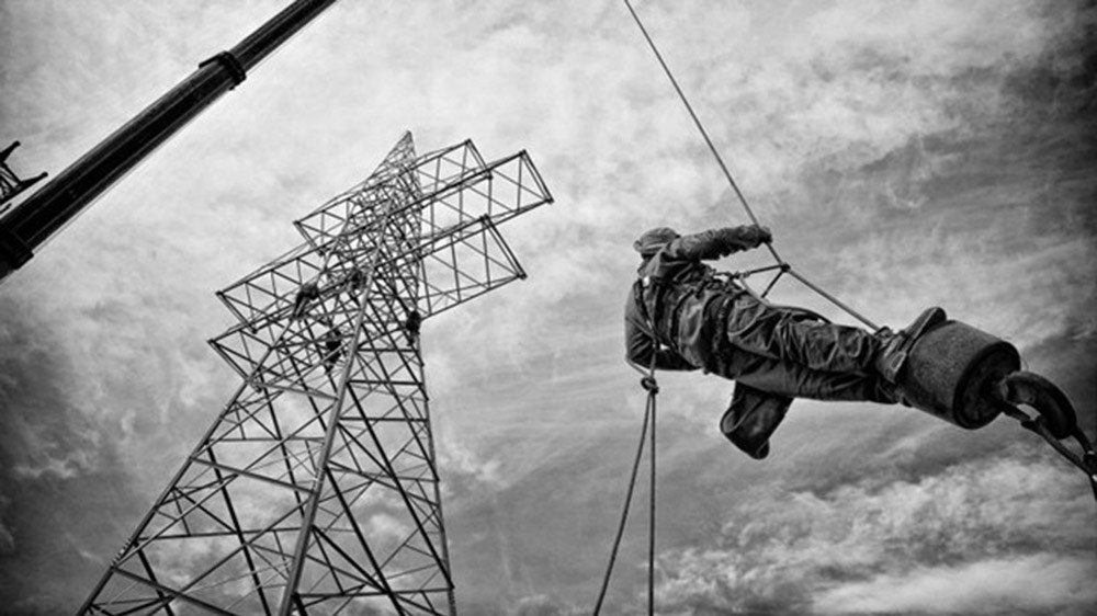 Τραγωδία στη Σύρο – Νεκρός εναερίτης της ΔΕΔΔΗΕ από ηλεκτροπληξία