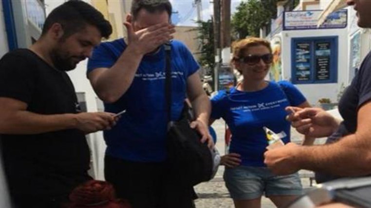 Αγωγιάτες έδειραν φιλόζωους στη Σαντορίνη – ΦΩΤΟ