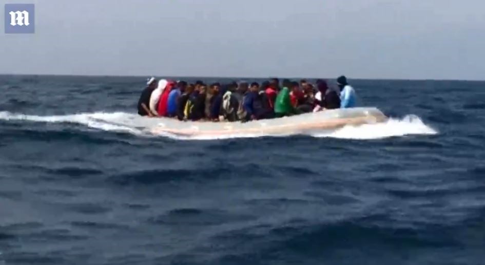 Μετανάστες αποβιβάζονται σε παραλία για να διαφύγουν από την αστυνομία – ΒΙΝΤΕΟ
