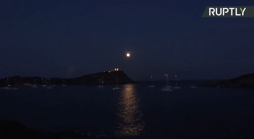Δείτε live το “Ματωμένο Φεγγάρι”  από τον ναό του Ποσειδώνα στο Σούνιο