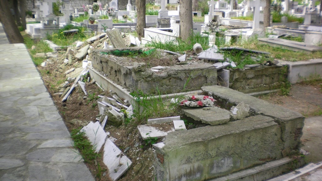 Σοκ στον Βόλο: Γυναίκα εντοπίστηκε κρεμασμένη σε νεκροταφείο της περιοχής