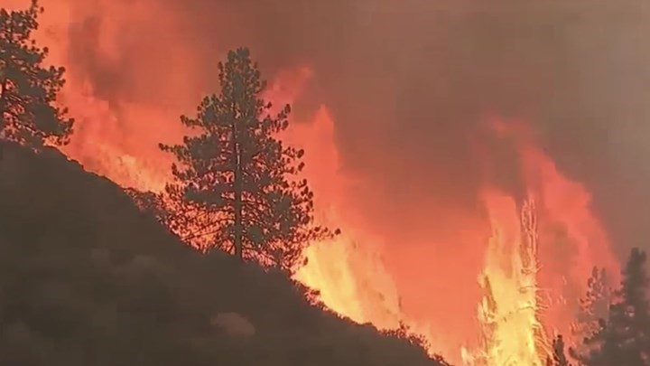 Ανεξέλεγκτη μαίνεται η πυρκαγιά στη βόρεια Καλιφόρνια- Δύο πυροσβέστες έχασαν την ζωή τους εν ώρα καθήκοντος
