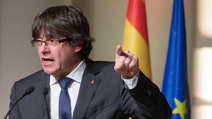 Επέστρεψε στο Βέλγιο ο πρώην ηγέτης της Καταλονίας Πουτζντεμόν