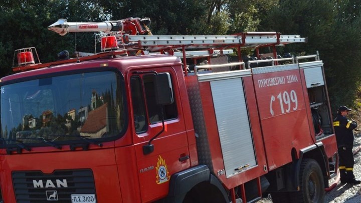 Ζάκυνθος: Πυρκαγιά μαίνεται στη θέση Σκοπός, στο χωριό Καλαμάκι