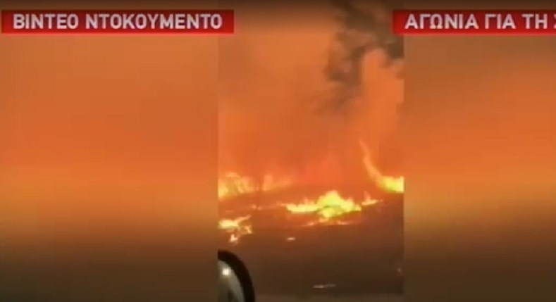Ανατριχιαστικό ΒΙΝΤΕΟ: Δύο φίλοι περνούν μέσα από τις φλόγες στην προσπάθειά τους να γλιτώσουν