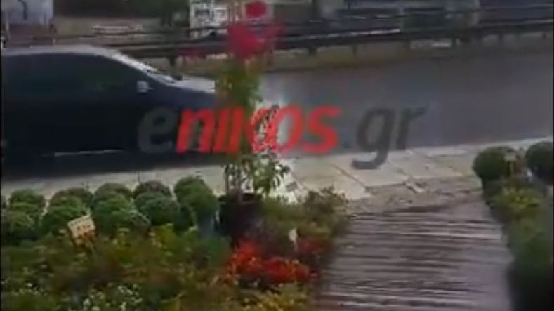 Καταρρακτώδης βροχή στην Αγία Παρασκευή – ΒΙΝΤΕΟ αναγνώστη- ΤΩΡΑ