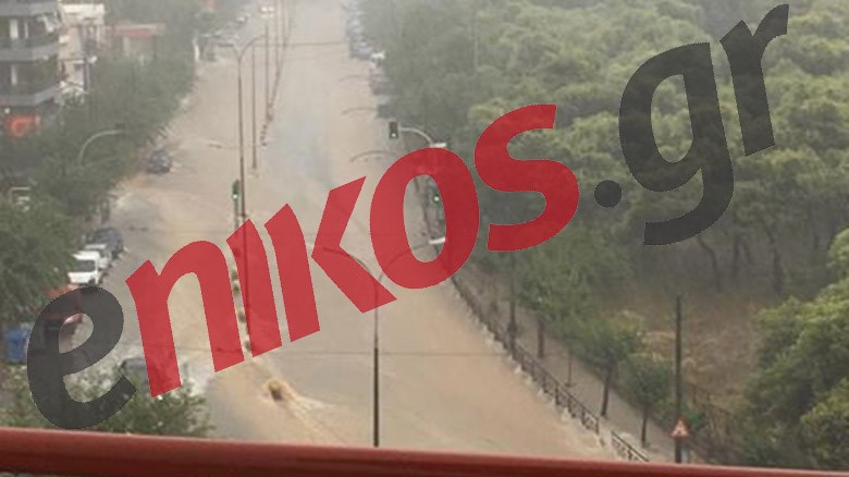 Ποτάμι ο δρόμος στα δικαστήρια της Ευελπίδων- ΦΩΤΟ αναγνώστη- ΤΩΡΑ