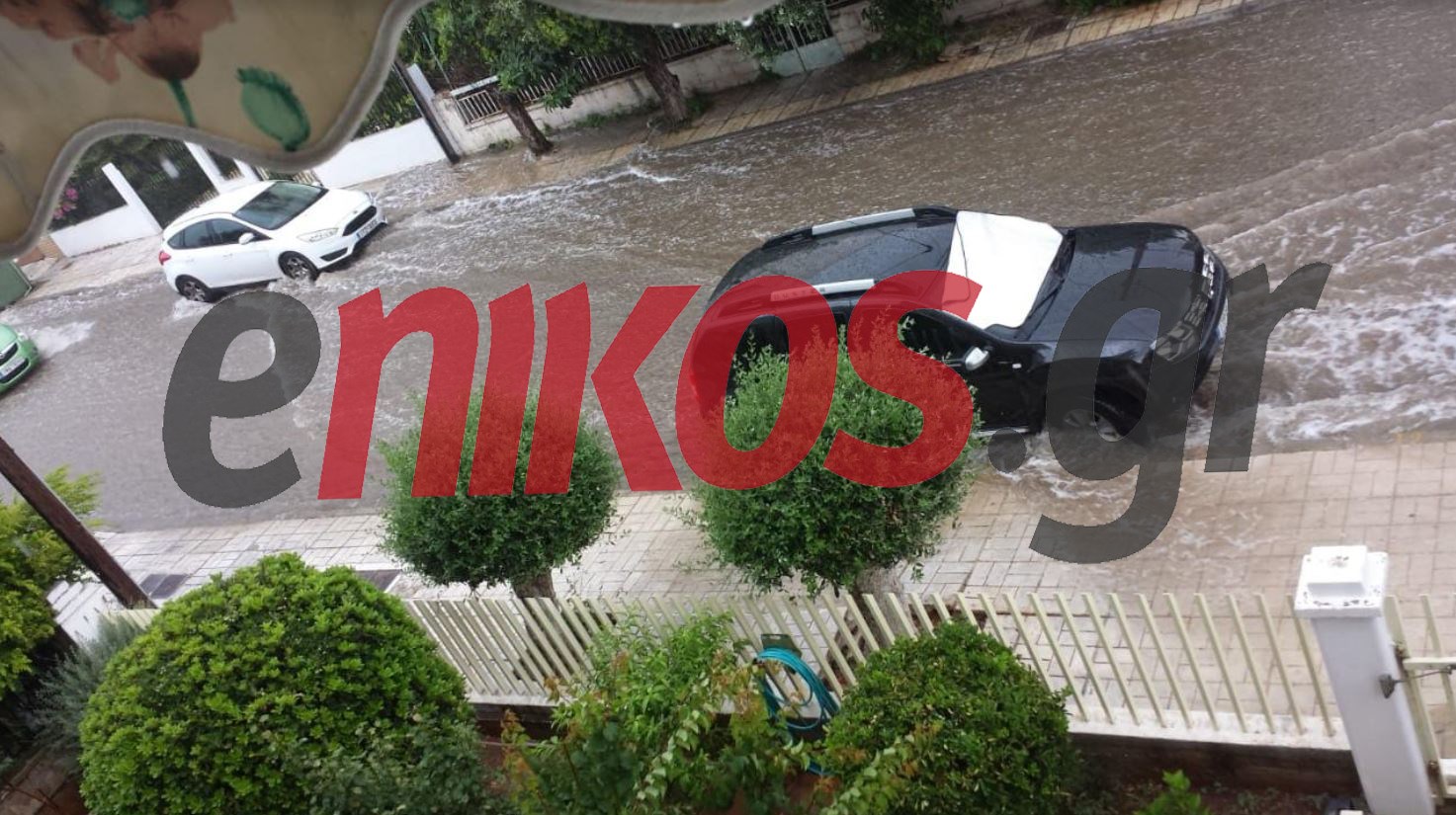 “Ποτάμια” οι δρόμοι στη Γλυφάδα – ΒΙΝΤΕΟ – ΦΩΤΟ αναγνώστη