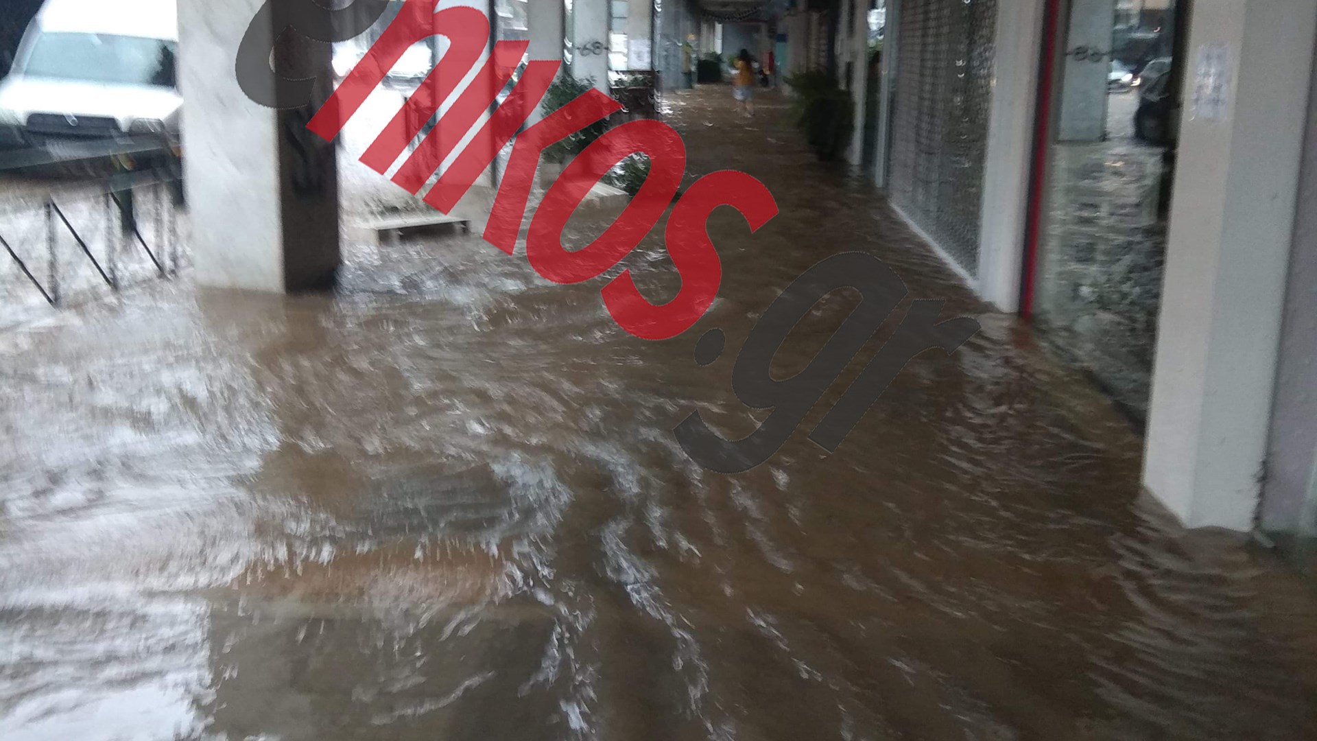 Η Μεσογείων έγινε… θάλασσα από τη βροχή – ΦΩΤΟ και ΒΙΝΤΕΟ αναγνώστη