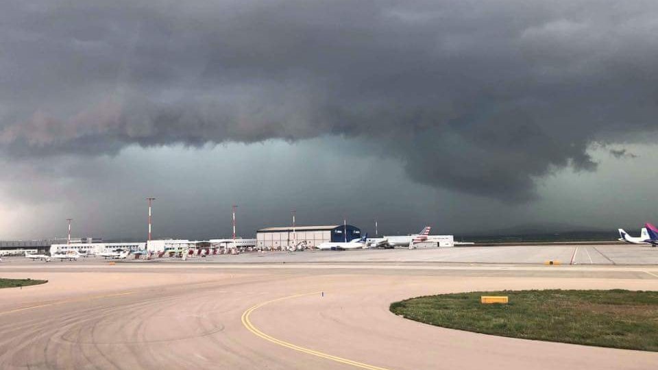 Συγκλονιστική φωτογραφία από τη σφοδρή καταιγίδα που έπληξε την Αττική