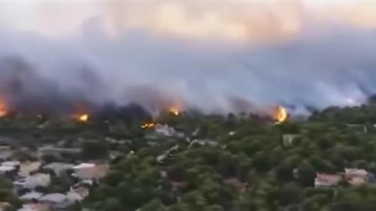 Συγκλονιστικό βίντεο από ελικόπτερο της Πυροσβεστικής : Όταν οι φλόγες σκόρπισαν τον θάνατο στο Μάτι