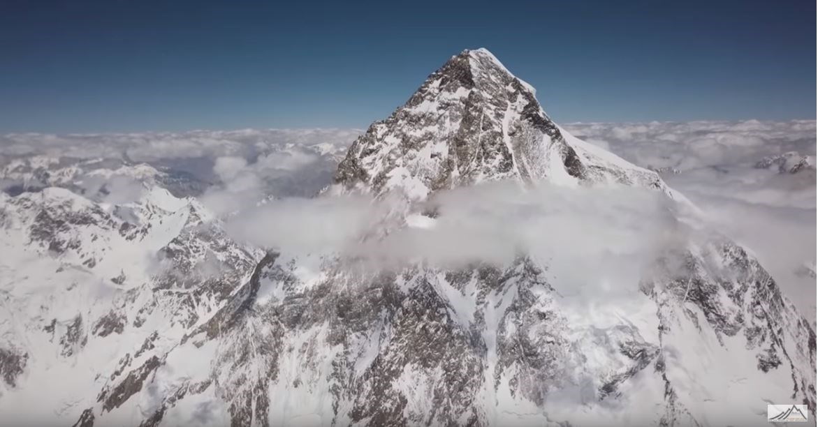 Πολωνός ορειβάτης έγραψε ιστορία – Πραγματοποίησε την πρώτη κατάβαση του K2 με σκι – ΒΙΝΤΕΟ