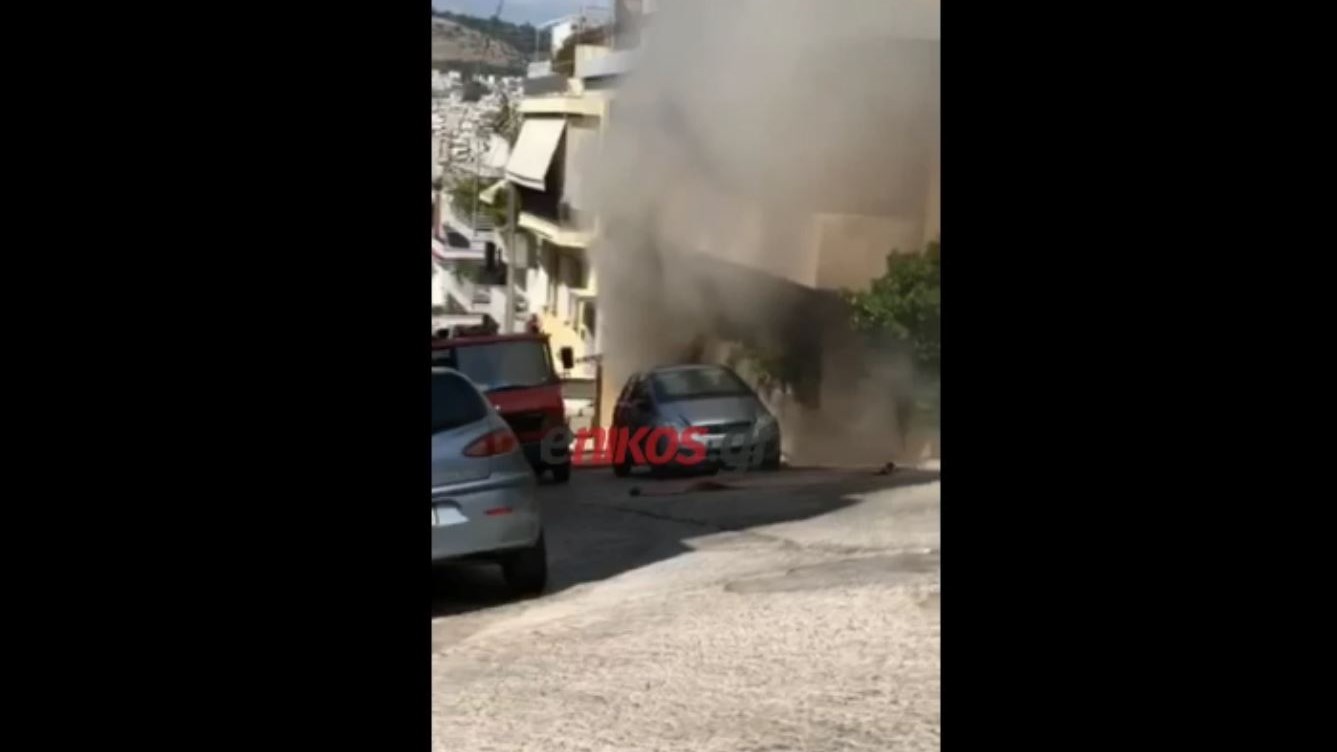 Πυρκαγιά σε πυλωτή πολυκατοικίας στον Λυκαβηττό – ΒΙΝΤΕΟ αναγνώστη