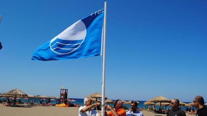 Από ποιες παραλίες αφαιρέθηκαν οι «Γαλάζιες Σημαίες»