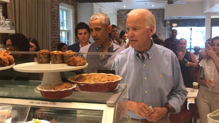 Ομπάμα και Μπάιντεν συναντήθηκαν ξανά και έγιναν viral – ΒΙΝΤΕΟ