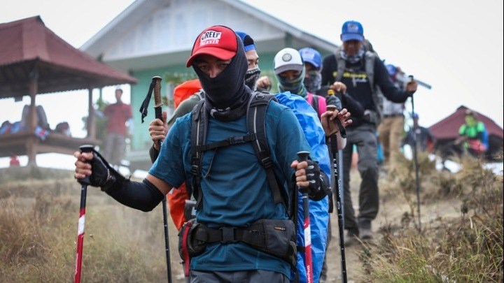 Πάνω από 500 άνθρωποι που είχαν αποκλειστεί σε ηφαίστειο της Ινδονησίας απεγκλωβίστηκαν