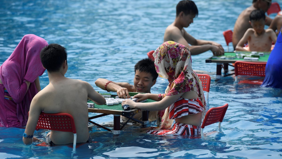 Στο έλεος του καύσωνα η Κίνα – Στα ύψη οι πωλήσεις κλιματιστικών, καρπουζιού και παγωτού