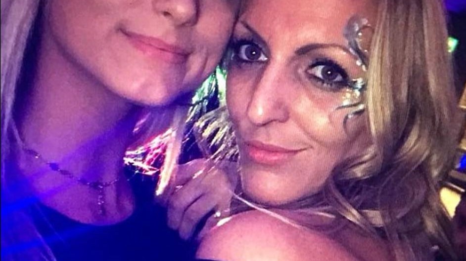 Βρετανίδα έφαγε ωμό κοτόπουλο στην Κέρκυρα και πέθανε σε 36 ώρες – ΦΩΤΟ