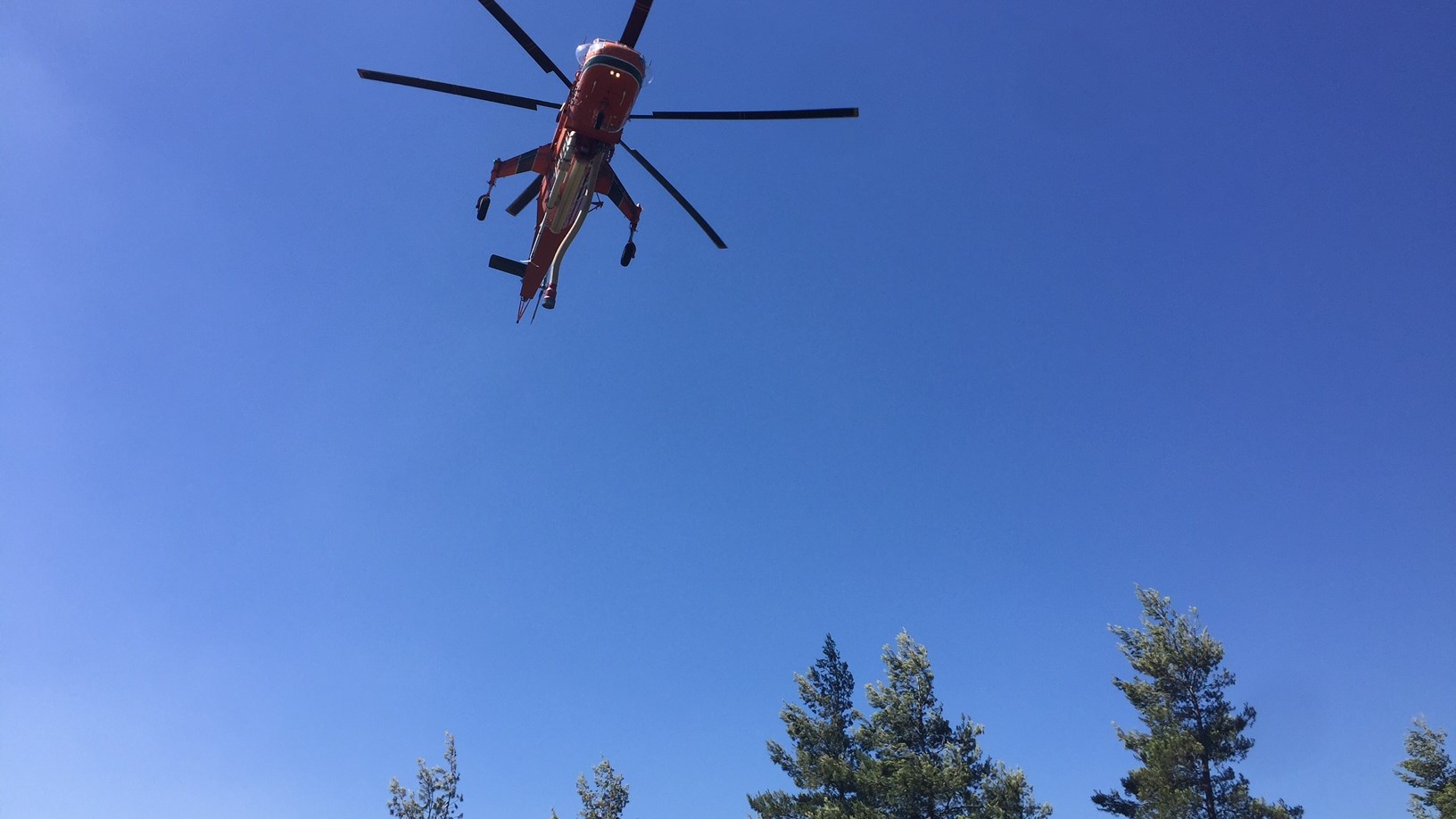 Φωτιά στην Πάρο – ΤΩΡΑ