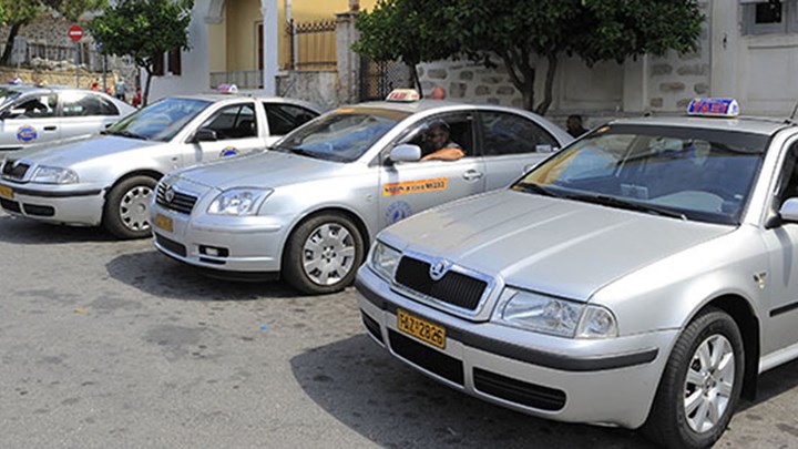 Σύρος – Οδηγός ταξί παρέσυρε πεζούς σε διάβαση