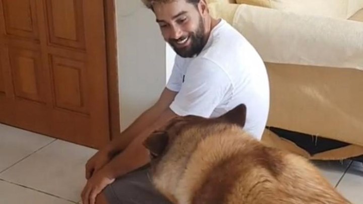 Η στιγμή που ο Χάρης Γιακουμάτος συναντά τον σκύλο του έπειτα από έξι μήνες στο Survivor – ΒΙΝΤΕΟ