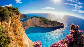 Βρετανοί, Πολωνοί και Ολλανδοί φανατικοί θαυμαστές της Ζακύνθου